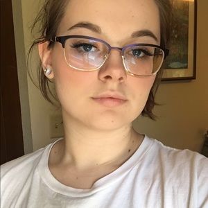 Meet your Posher, Leah